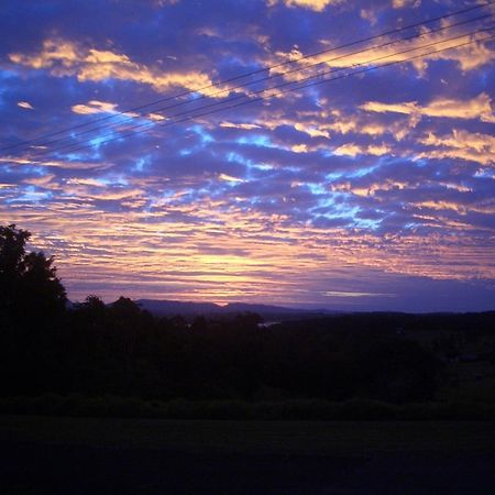 Tinaroo Sunset Retreat Bed & Breakfast Barrine Dış mekan fotoğraf