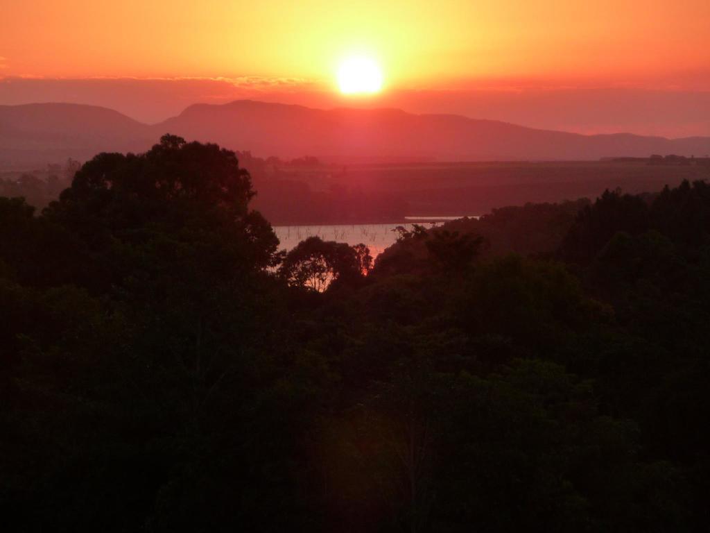 Tinaroo Sunset Retreat Bed & Breakfast Barrine Dış mekan fotoğraf